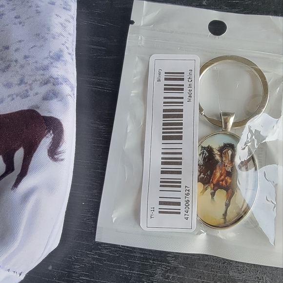 HORSE pouch, horse keychain and handcrafted glass horse pendant.Nwt* - Picture 5 of 6